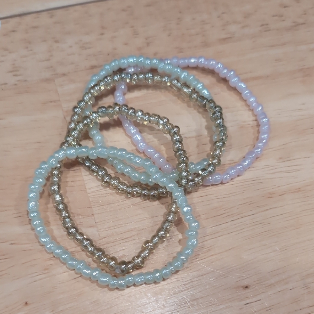 Set of 5 Beaded Bracelets in Pastel and Gold
